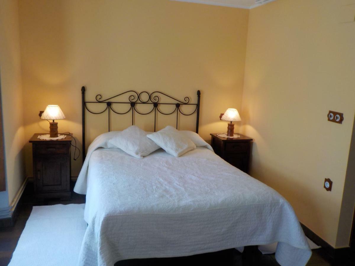 Ruenes Apartamentos Rurales La Husteriza מראה חיצוני תמונה