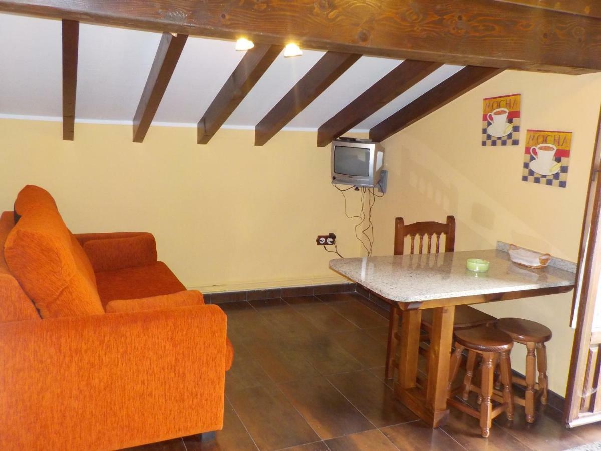 Ruenes Apartamentos Rurales La Husteriza מראה חיצוני תמונה